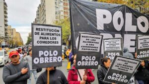 Córdoba: los comedores populares no dan abasto y quienes gobiernan recortan asistencia