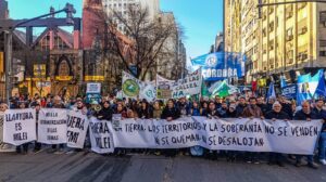 Enorme marcha en rechazo a la ley de extranjerización de la tierra en Córdoba
