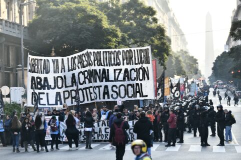 El reclamo por la libertad de los presos políticos, en Plaza de Mayo