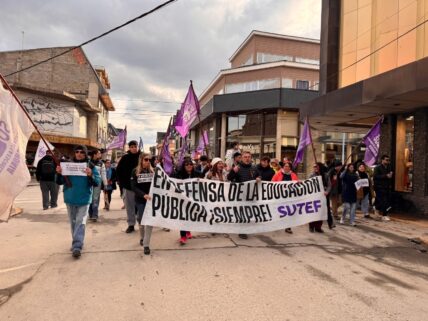 La docencia fueguina en su tercera semana de huelga por tiempo indeterminado