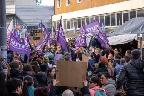 Histórica rebelión de la docencia fueguina combativa en su quinta semana de huelga por tiempo indeterminado