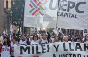 Docentes y preceptores de Córdoba exigen la anulación del Memo 13 que implica sobrecarga laboral